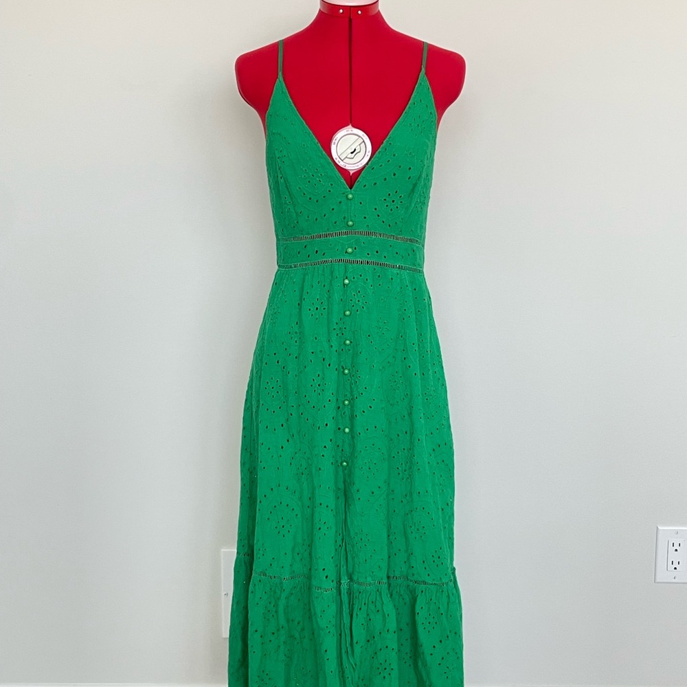 Chic Green Maxi Dress with Eyelet Detail - Picture 2 of 7